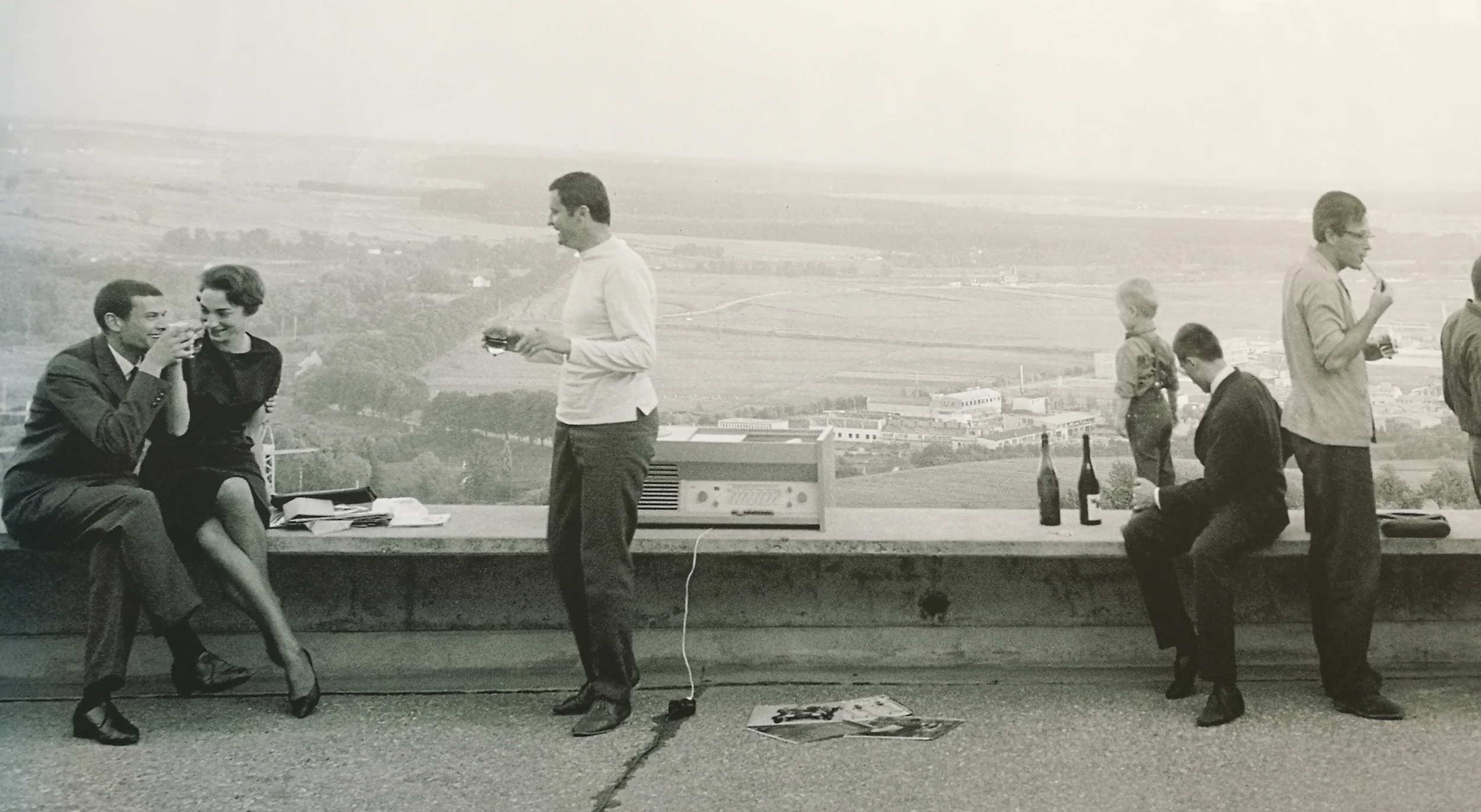  El cortejo, el vino, la música en la terraza, el vino, los niños… Parecieran mediterráneos. 